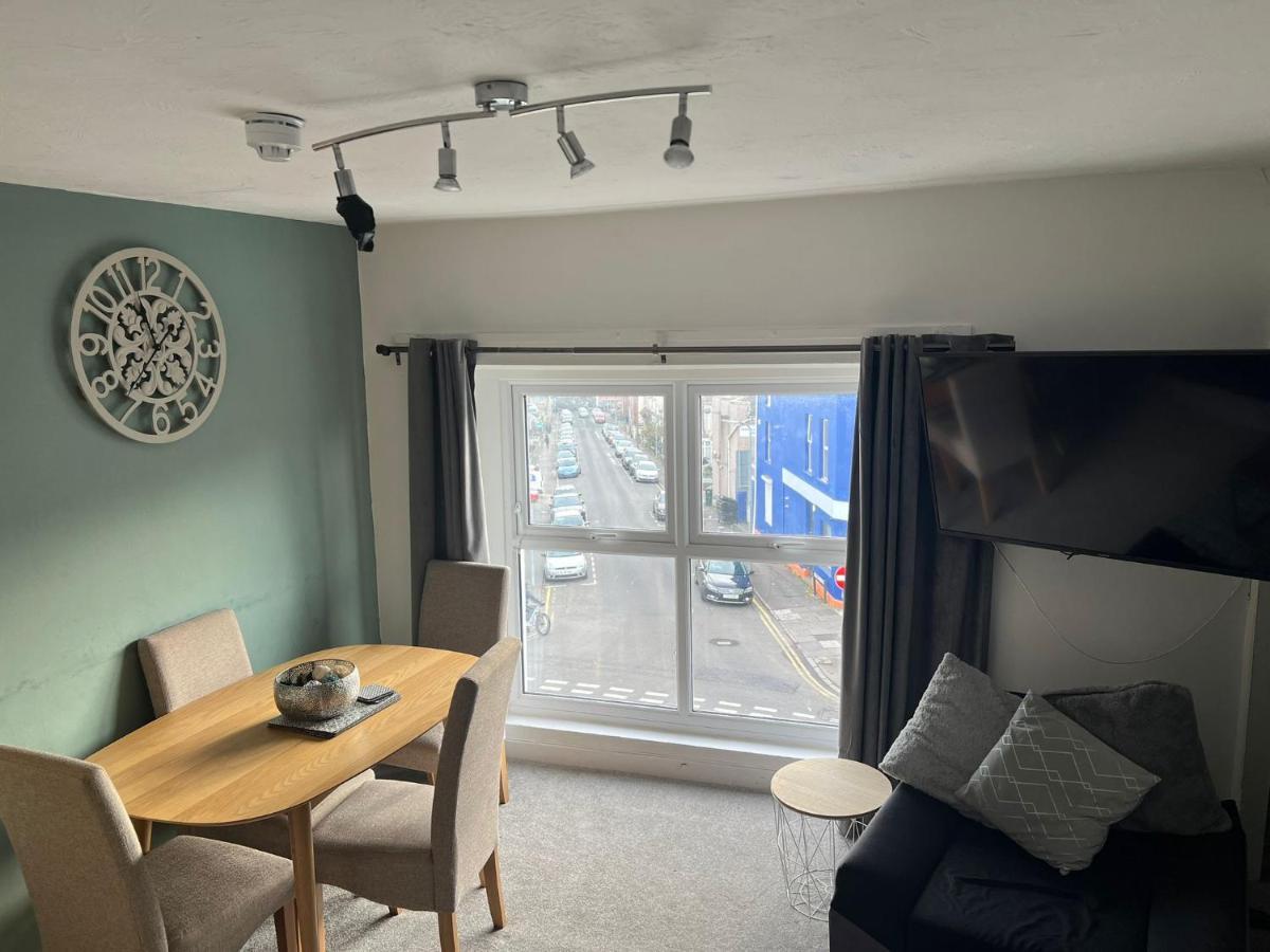 Topzy-Turvy - 1 Bedroom Apartment 스완지 외부 사진