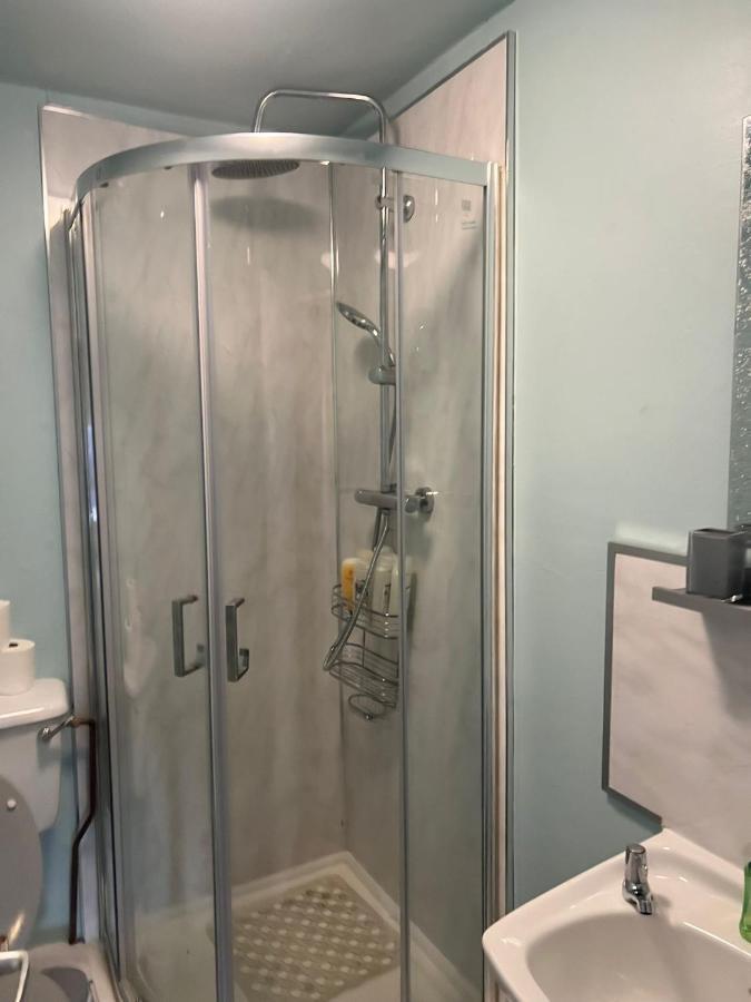 Topzy-Turvy - 1 Bedroom Apartment 스완지 외부 사진